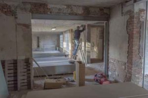 Ouvrier sur chantier du btiment
